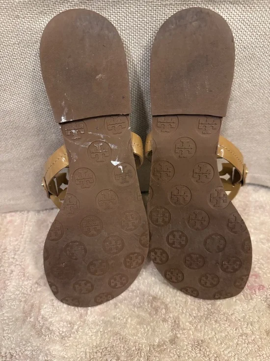 Tory Burch Tan Logo Leather Thong Sandals - Picture 3 of 6